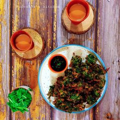 A picture of Palak Pakoras.