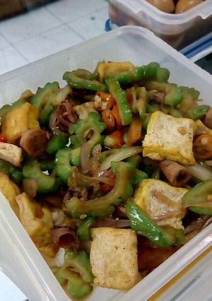 Foto resep Tumis paria (ga pake pahit) with cumi asin dan tahu. Asliii bikin nambah terus!