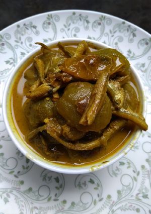 কাচা টমেটো তরকারি রেসিপির প্রধান ছবি