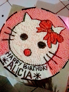 Foto resep Kue ultah hello Kitty base cake blackforest