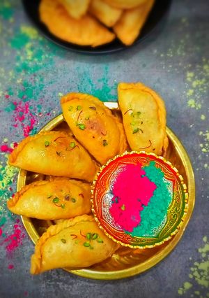 A picture of Traditional Mawa Gujiya.