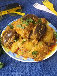 બટાકા રીંગણ નુ ભરેલુ શાક (Bataka Ringan Bahrelu Shak Recipe In Gujarati) રેસીપી મુખ્ય ફોટો