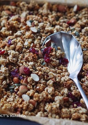 A picture of Sourdough discard cinnamon granola.