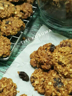 Foto resep Crunchy oatmeal raisin cookies