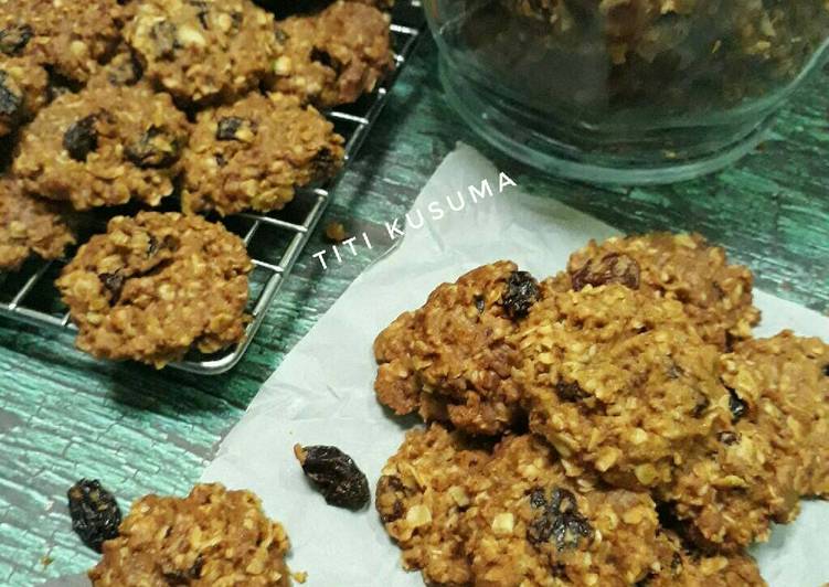 Resep Crunchy oatmeal raisin cookies yang Enak Banget