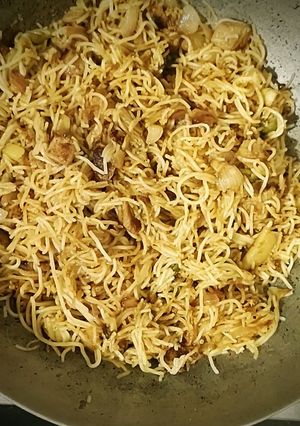 A picture of Soya chunks veg chowmein.