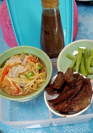 รูปของ ส้มตำปลาร้ากุ้งสด & ตับทอด