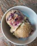 Helado de sambayon con cerezas