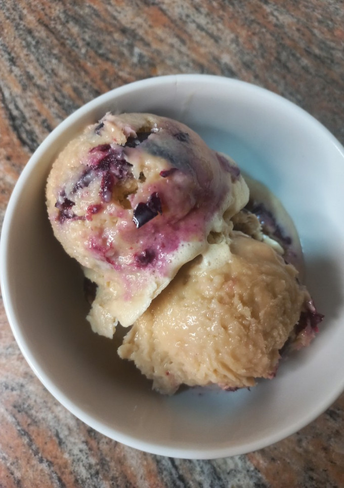 Una foto de Helado de sambayon con cerezas