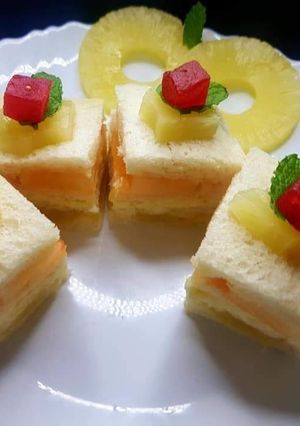 A picture of Pineapple sandwiches.