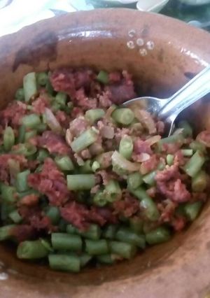 Una foto de Ejotes con longaniza
