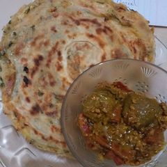 A picture of Aloo ka lacha paratha.