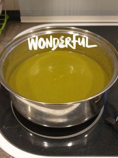 Una foto de Crema de espinacas en olla gm