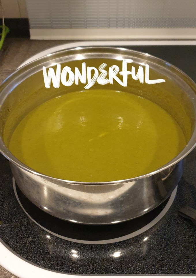 Una foto de Crema de espinacas en olla gm