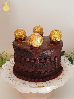 Una foto de *Mini Love Ferrero Cake*