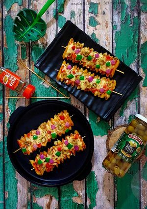 A picture of Cheesy Pasta Sticks.