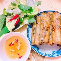 A picture of Vietnamese spring rolls.