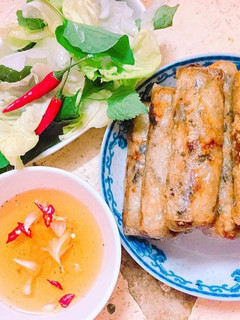 A picture of Vietnamese spring rolls.