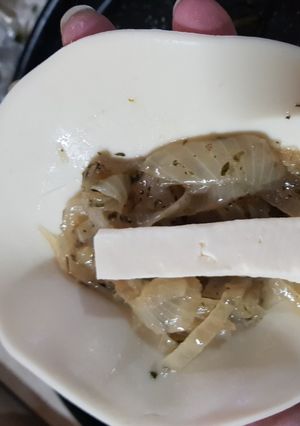 Una foto de Empanada de cebolla súper rápido, fácil y rico