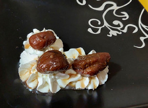 Una foto de Castañas en Almíbar con Crema de Leche
