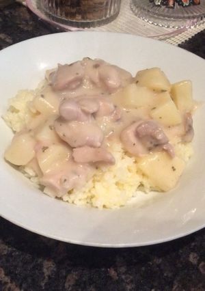 A picture of Creamy mushroom chicken with butter rice.