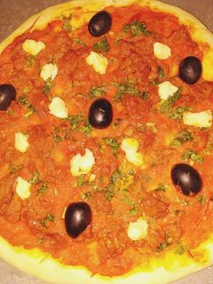 صورة لوصفة بيتزا بالتونة