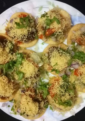 A picture of Sev puri.