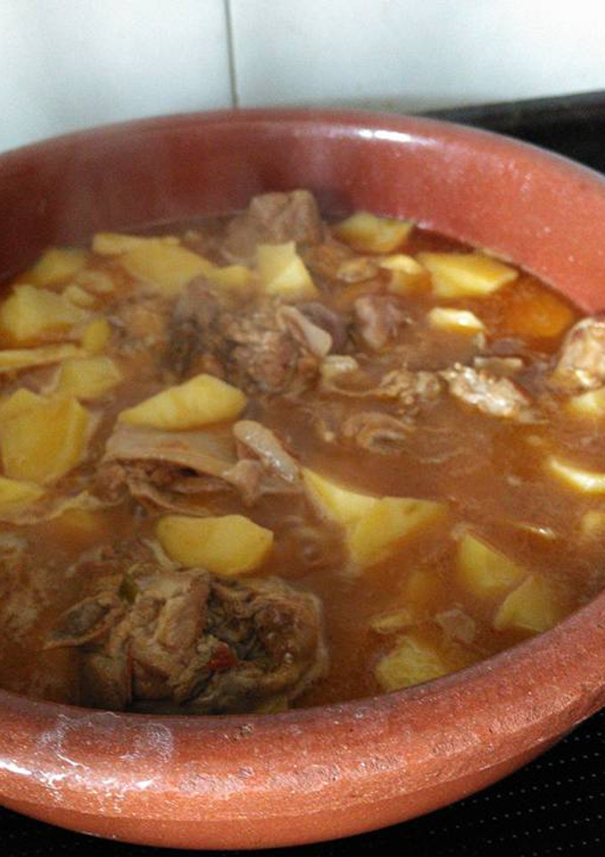 Una foto de Patatas guisadas con pierna de lechazo