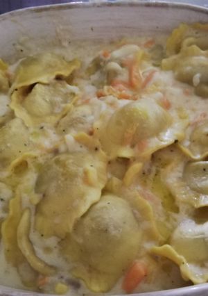 Una foto de Raviolis con salsa de queso