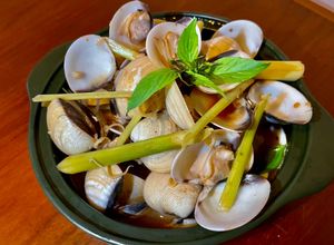 Hình của món Nghêu hấp thái sốt me.