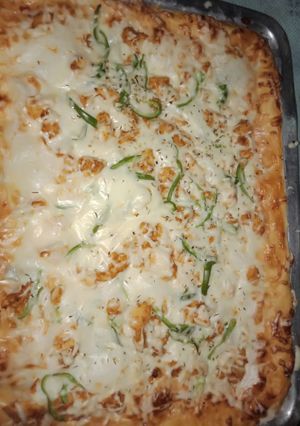 A picture of Family size pizza.