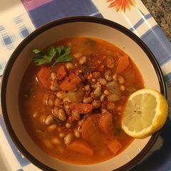 Navy bean soup (φασολάδα)🇬🇷 A picture of Navy bean soup (φασολάδα)🇬🇷.