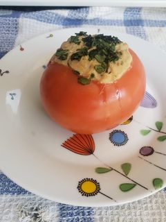 Una foto de Tomate relleno de atún 🇨🇱🇩🇴🇨🇱🇩🇴