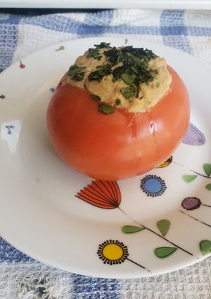 Una foto de Tomate relleno de atún 🇨🇱🇩🇴🇨🇱🇩🇴