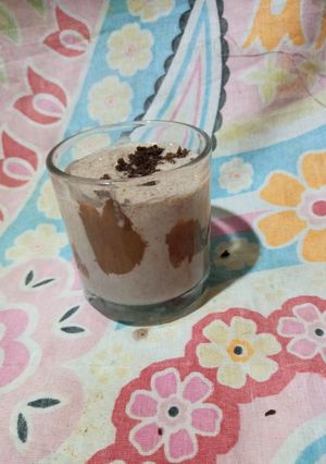 A picture of Brownie shake.