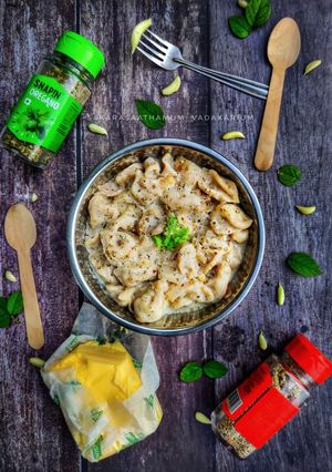 கோதுமை மாவு மேக்ரோனி இன் ஒயிட் சாஸ் (kothumai maavu macaroni in white sauce recipe in tamil) செய்முறை முக்கிய புகைப்படம்