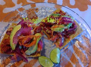 Una foto de Tostada de tinga de Atún