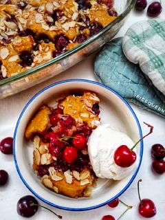 ફ્રેશ ચેરી કોબ્લર (Fresh cherry cobbler recipe in Gujarati) રેસીપી મુખ્ય ફોટો