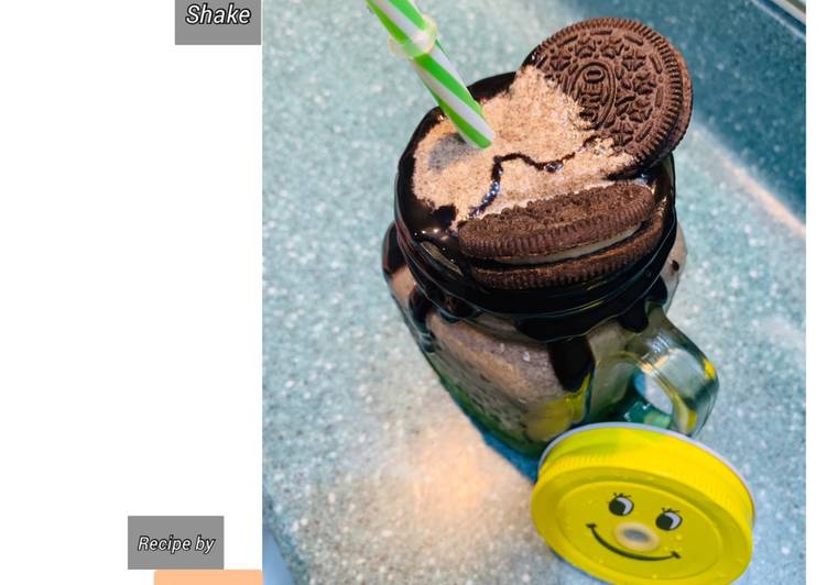 Recipe of Award-winning Oreo Freak Shake 😋
