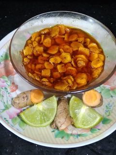 ओल्या हळदीचे लोणचे (olya haldiche lonche recipe in marathi) रेसिपी चे मुख्य फोटो