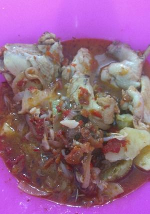 Una foto de Pollo con verduras a la cacerola