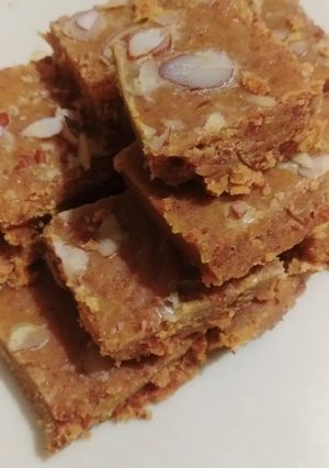 મોહનથાળ (Mohanthal Recipe In Gujarati) રેસીપી મુખ્ય ફોટો