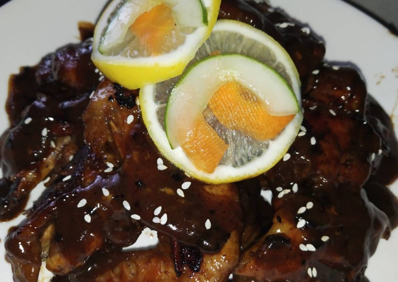 Ayam goreng dengan lemon dan merica