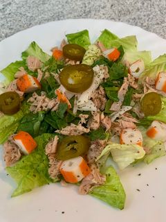 Una foto de Jalapeños en ensalada