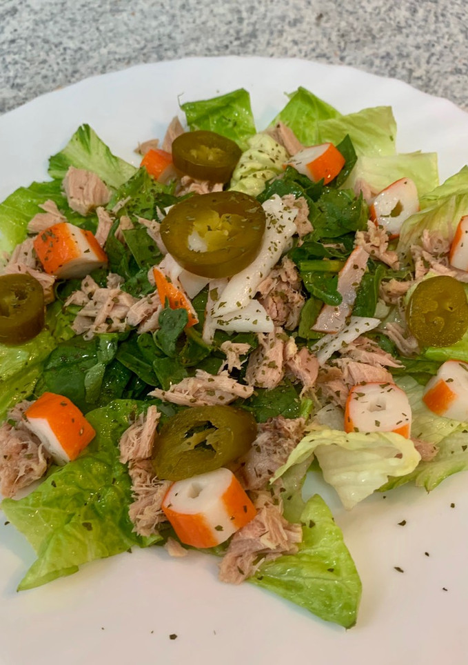 Una foto de Jalapeños en ensalada