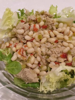 Una foto de Ensalada empedrada con atún