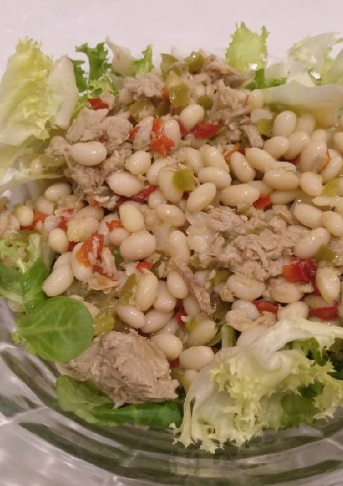 Una foto de Ensalada empedrada con atún
