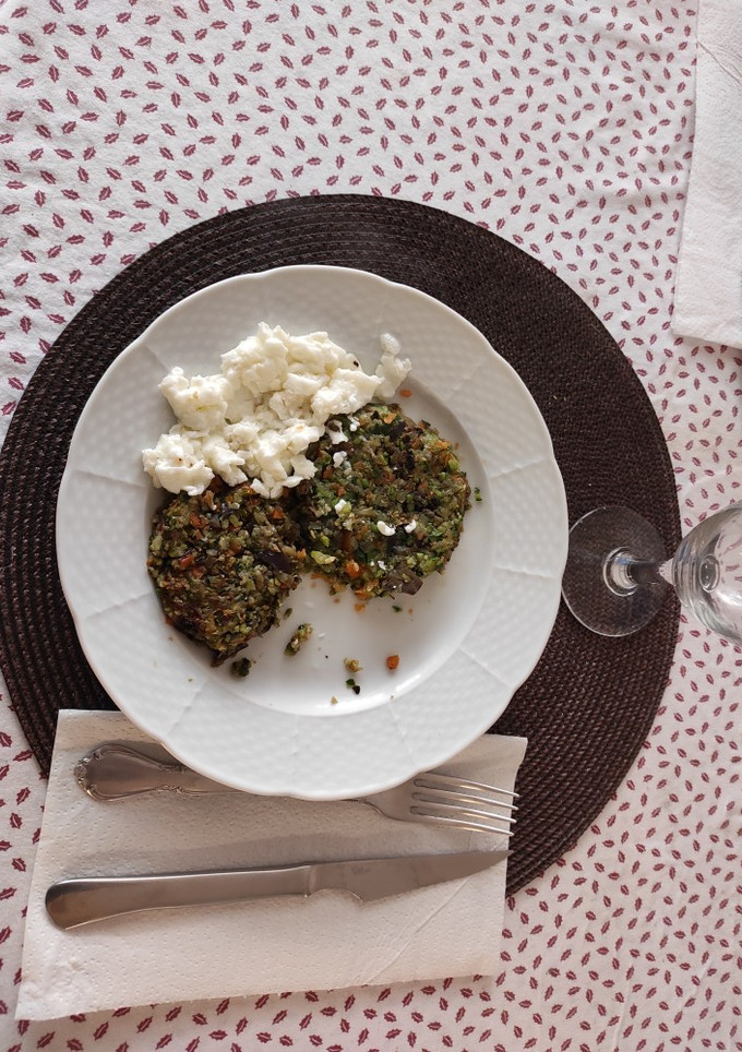 Una foto de Rosti o tortitas de calabacín, berenjena y zanahoria