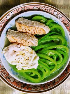 翡翠絲瓜鮭魚麵 的食譜成品照片
