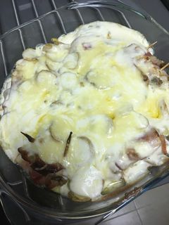 Una foto de Rollitos de pollo carbonara con salsa de queso